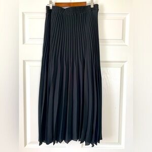 Max studio long maxi shirt. Black with pleats. Size medium